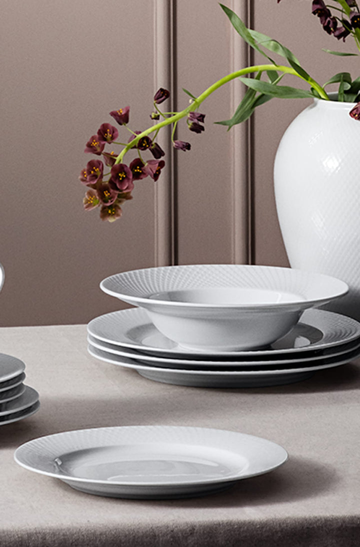 Lyngby Porcelæn - Rhombe dyb tallerken hvid 23 cm