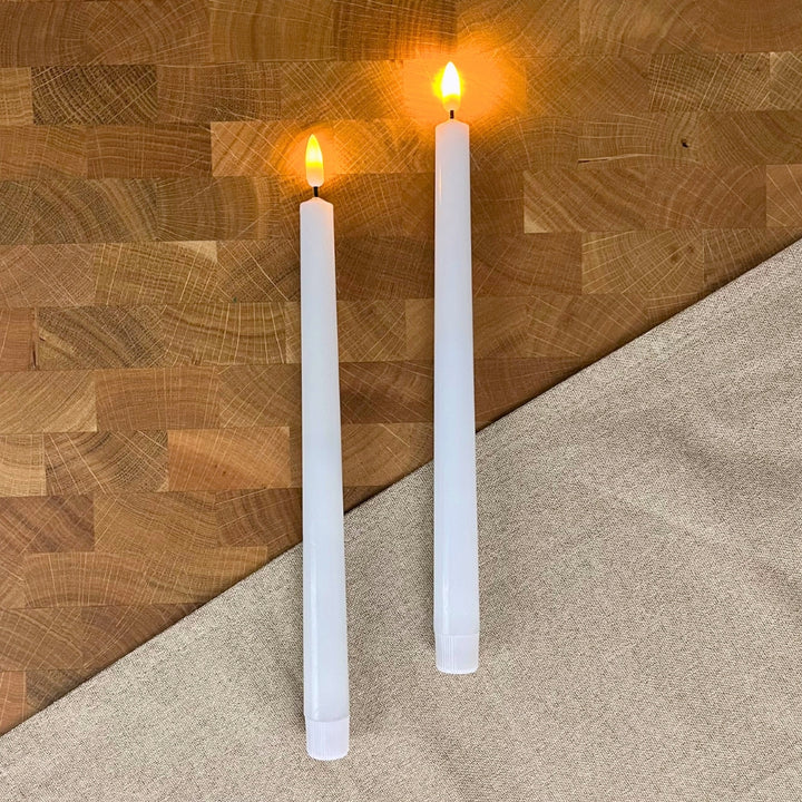 Dacore - Stagelys 2 stk. med 3D flamme i hvid - 24 cm