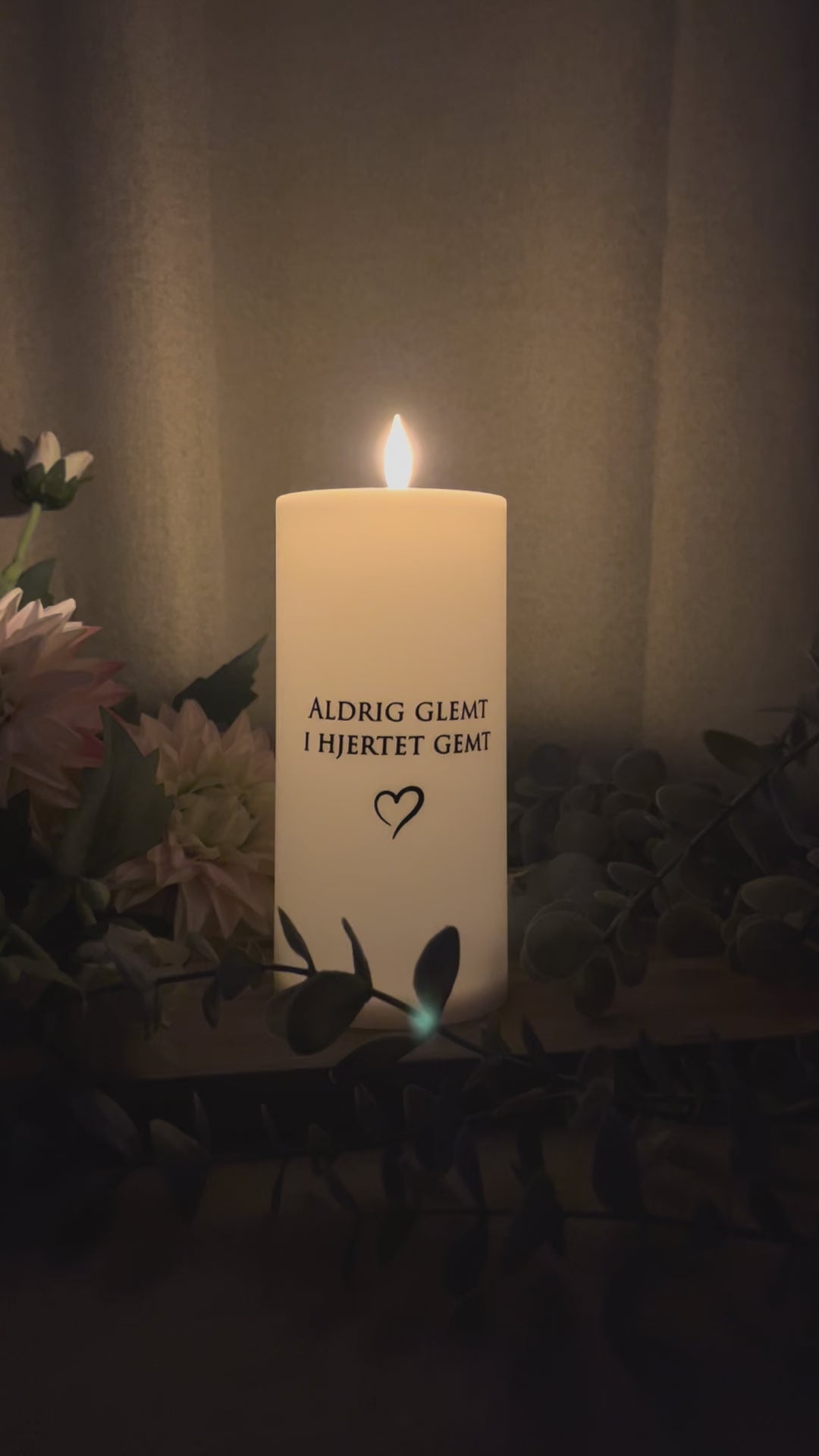 LED-gravlampa "Aldrig glömd i hjärtat gömd" med timer