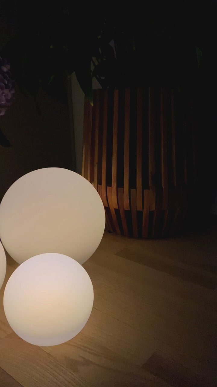 Solar lyskugle med spyd 3 stk. - Ø25/20/15 cm hvid plast