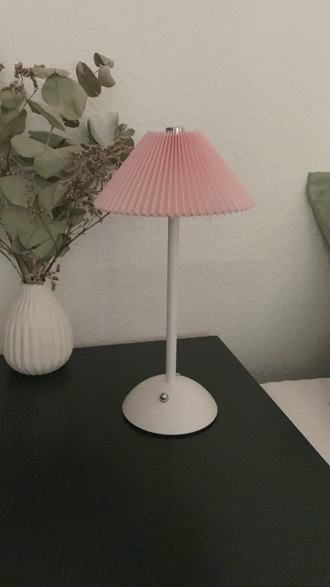 Opladelig lampe plisse touch H30 cm jern rosa