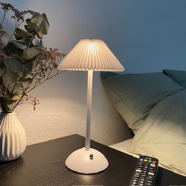 Opladelig lampe - plisse touch H30 cm jern hvid