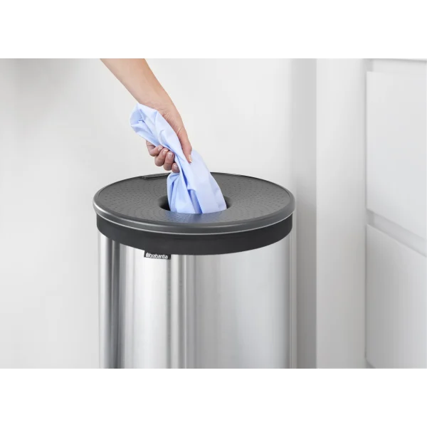 Brabantia - Vasketøjskurv 60 L - plast låg - Matt Sort